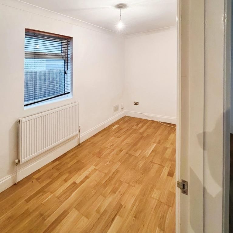 4 bedroom semi-detached house to rent - Photo 1