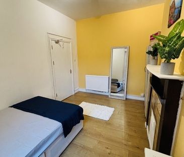 Room in a Shared House, Claremont Road, W9 - Photo 4