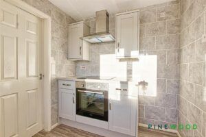 1 BEDROOM Maisonette - Photo 2