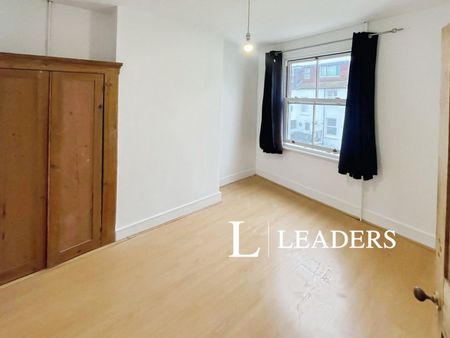 2 bedroom maisonette to rent Cowper Street, Hove, East Sussex, BN3 - Photo 3