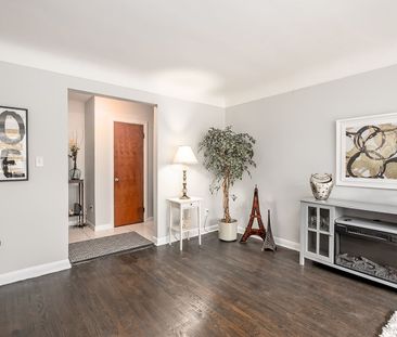 For Lease - 2128 Harris Crescent Unit# 7, Burlington, Ontario - Photo 1