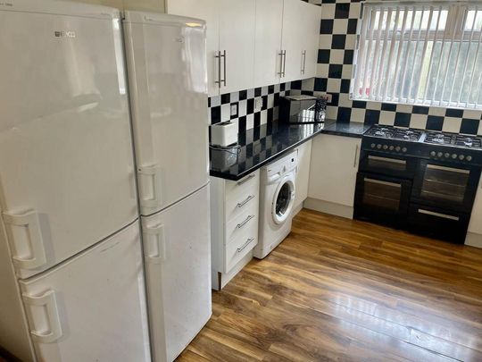 5 bedroom house to rent - Photo 1