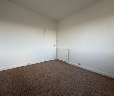 3 bedroom flat to rent - Photo 4