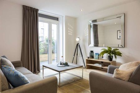 Modern two bedroom apartment with one bathroom located in Birmingham City Centre available now! Just a short 10 minute walk from the Bullring and New Street Sta - Photo 2