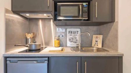 Silver 2 Bed Apt Premium - Photo 5