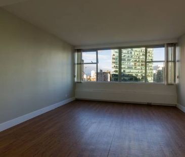 Pet and transit-friendly 1 Bedroom suite available @ Georgian Towers! - Photo 1