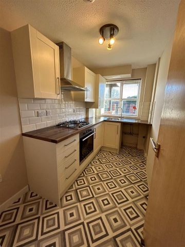 2 bedroom flat to rent - Photo 2
