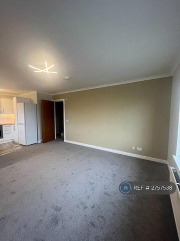 3 bedroom flat to rent - Photo 2