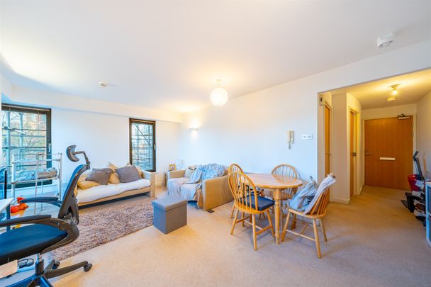 Park West, NG7 - Photo 1