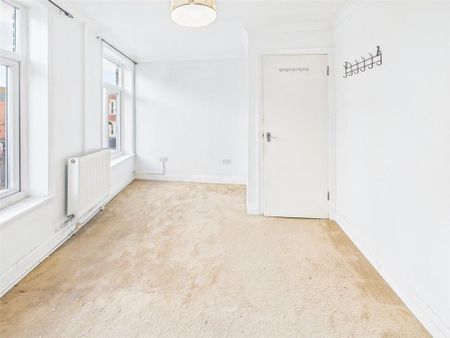 3 bedroom apartment to rent - Photo 3