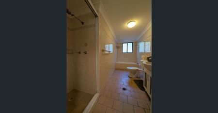 Spacious 2 bed plus study in heart of Merrylands - Photo 5