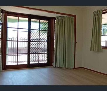 A standout family home in Sunnybank Hills $960/W - Photo 1