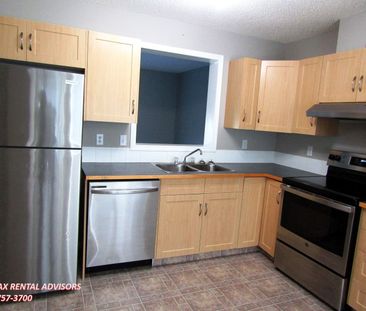 GREAT 2 BED, 2.5 BATH, 2 STOREY TOWNHOUSE, W/ FINISHED BSMT & ATTAC... - Photo 3