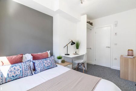 6 bedroom house to rent - Photo 2