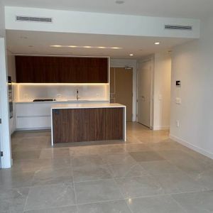 *THE SMITHE * Rare 3 bd 3bath Luxury Stylish Apt at downtown Vancouver - Photo 2