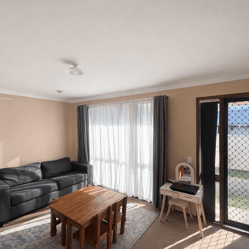 3 Bedroom Home in Perfect Location! - Photo 1