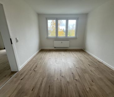 Frisch saniert in bester Lage – Stilvolle Wohnung mit Balkon - Photo 1