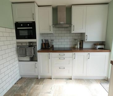 3 bedroom semi-detached house to rent - Photo 6