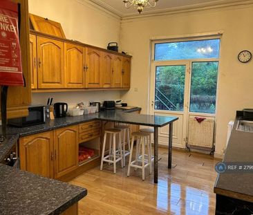 1 bedroom in a house share to rent - Photo 3