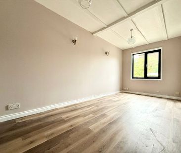 2 bedroom House in Bishops Drive, Wokingham - Photo 1