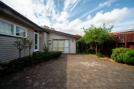 Four Bedroom Home Close to The University - Photo 3