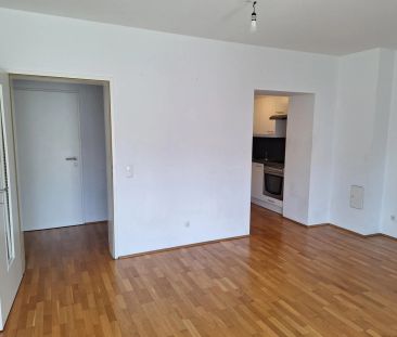 Ideale 2- Zimmer Wohnung mit großem Balkon - Bismarckstraße 16 - Top 4 - Photo 2