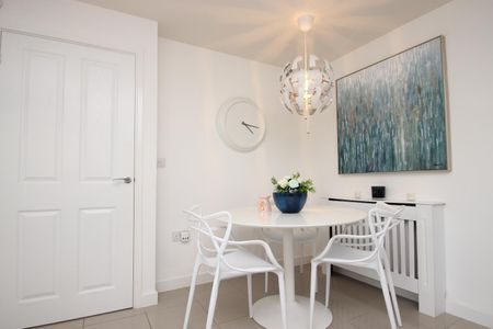 3 bedroom semi-detached house to rent - Photo 4