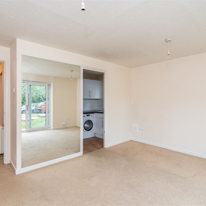 Eaton Avenue, High Wycombe - Photo 1