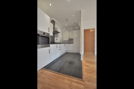 2 Bed Flat, London, E2 - Photo 5