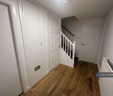 1 bedroom in a flat share to rent - Photo 6