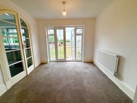 4 bedroom semi-detached house to rent - Photo 2