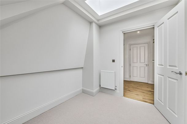 Allfarthing Lane, London, SW18 - Photo 1