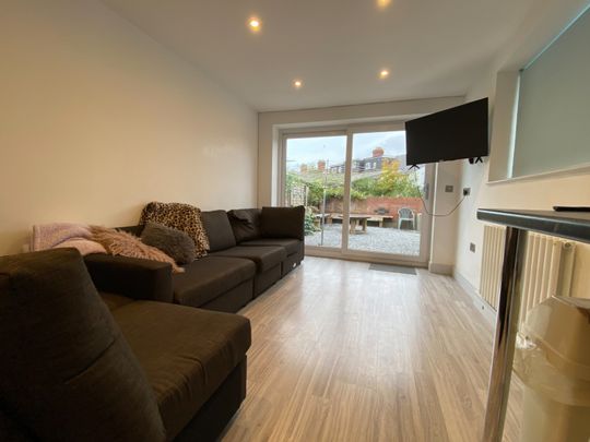 Rhymney Street, Cathays - Photo 1