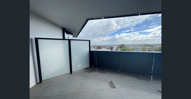 2 bedroom 2 bathroom and 2 car park apartment for rent - Photo 1