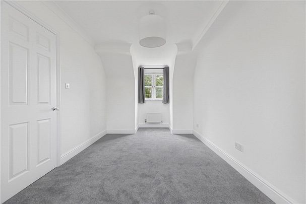 Modernised and particularly well presented 3 bedroom detached house with garage, driveway parking and good size garden. - Photo 1