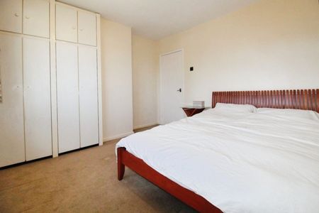 1 bedroom Flat To Let - Photo 5