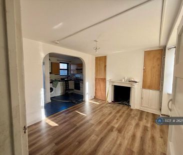 3 bedroom end of terrace house to rent - Photo 3