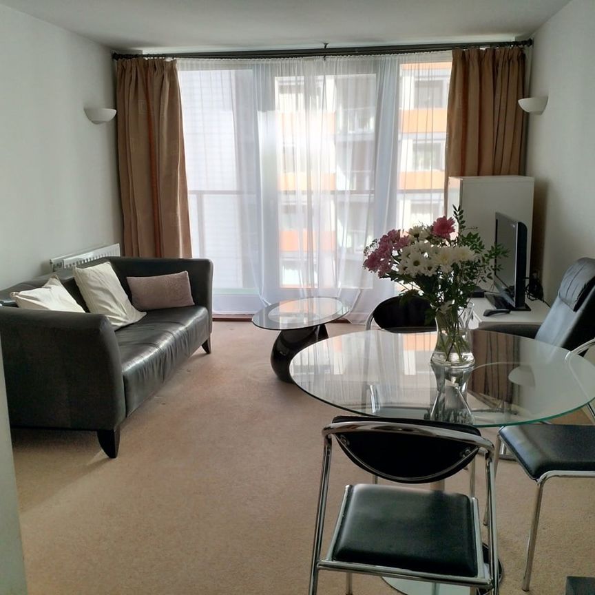 1 Bed Flat, Elektron Tower, E14 - Photo 1