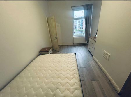 4 bedroom house of multiple occupation to rent - Photo 4