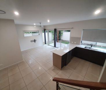 Scarborough Modern Townhouse - Photo 4