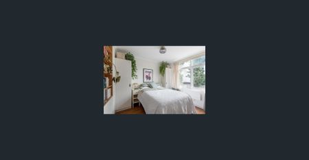 Stylish 2-Bedroom Apartment with Courtyard & Parking in Prime St Kilda Location - Photo 4