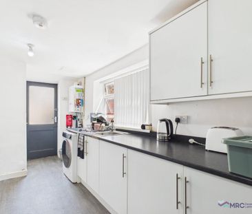 1 bedroom in a flat share to rent - Photo 3
