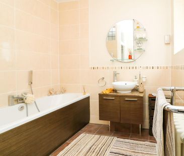 4 bedroom semi-detached house to rent - Photo 6