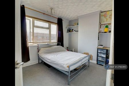 2 bedroom maisonette to rent - Photo 2