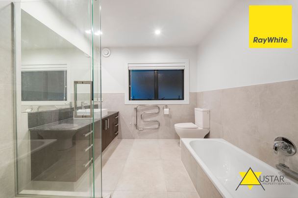 Modern 1-Bedroom Home with Private Courtyard in Prime Orakei Location - Water & Electricity Included - Photo 1