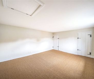 A stunning 4/5 bedroom house with versatile interior and well maint... - Photo 4