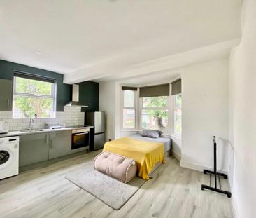 Studio to rent - Photo 1