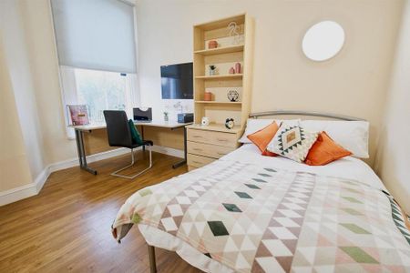 1 bedroom in a flat share to rent - Photo 3