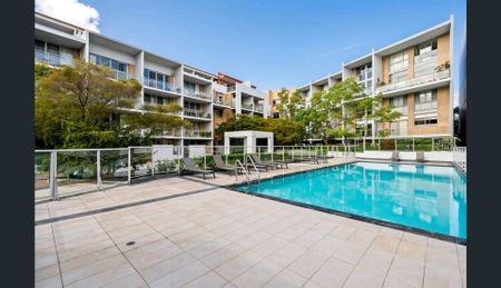 One Bedroom Apartment with Registered Car Space - Photo 2