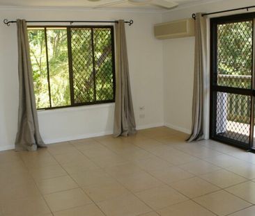 Lovely Top Floor Unit in a Convenient Elanora Location - Photo 5